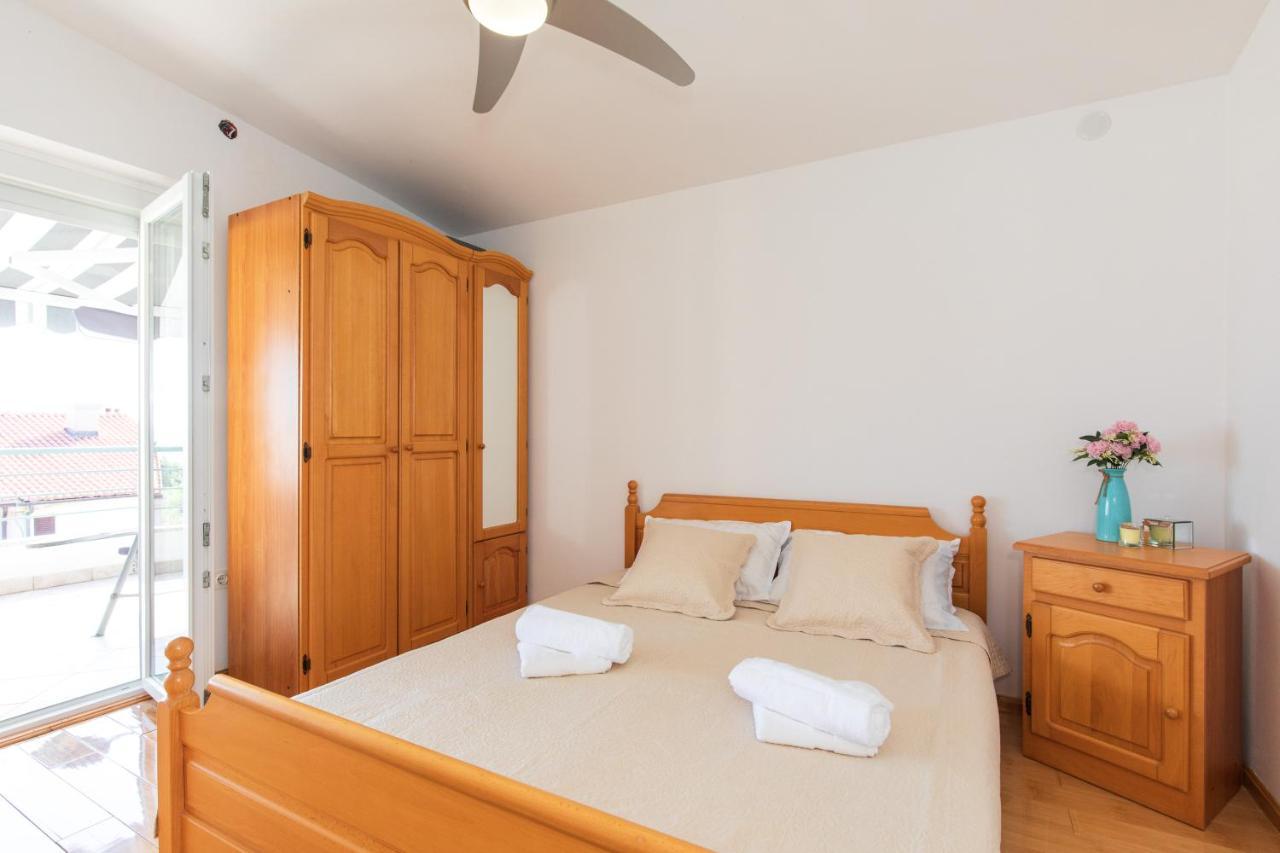 Amarela With Seaview Apartamento Krk Town